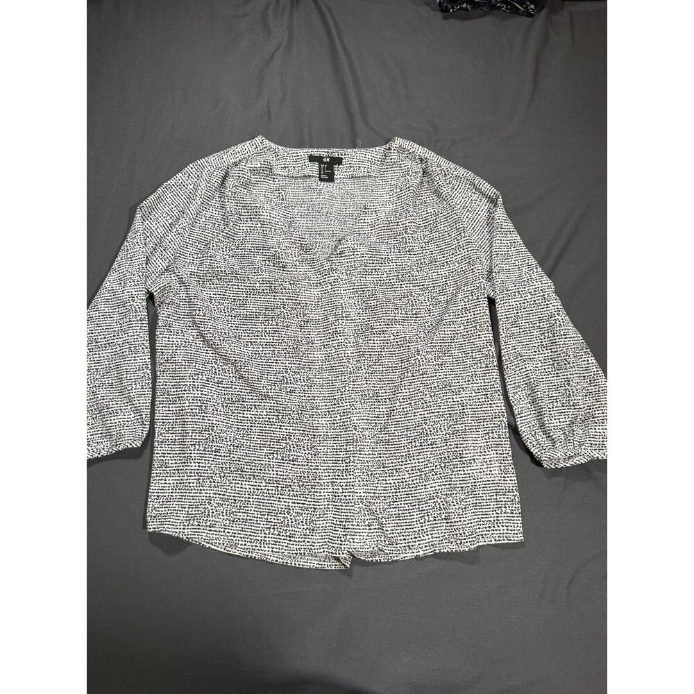 H&M Black White Abstract Print V-Neck 3/4 Sleeve Blouse Womens Size 2